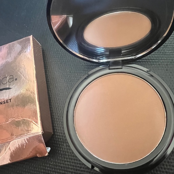 Bronzer - Picture 2 of 3